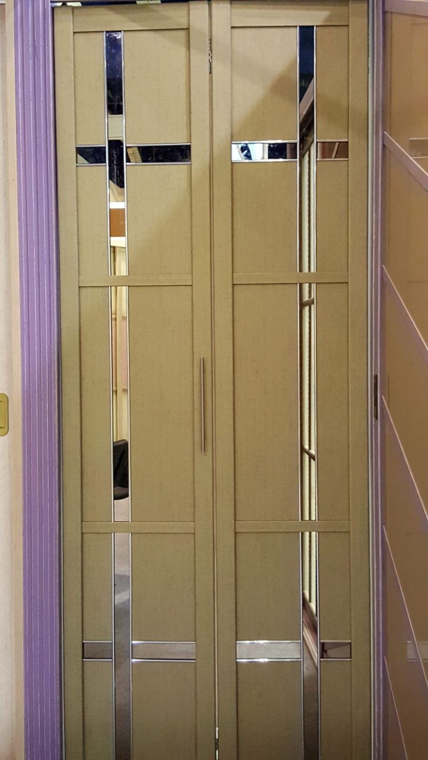 Двери гармошка шпонированные с зеркальным декором Рыбинск