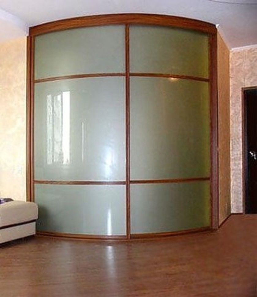 Встроенный шкаф купе радиусный в классическом стиле Рыбинск